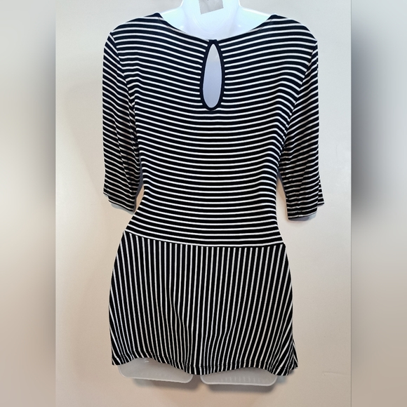 Cable & Gauge Black & White Striped Peplum Top Medium Women's Stretch V Neck - Picture 3 of 12